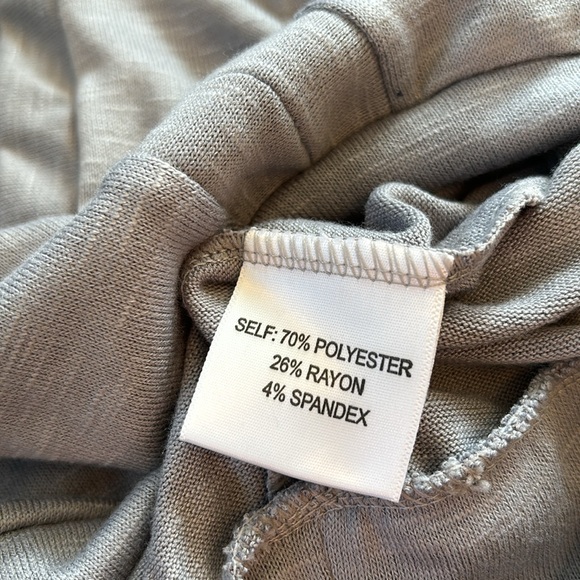 Cute oversized soft vneck top - Picture 2 of 2